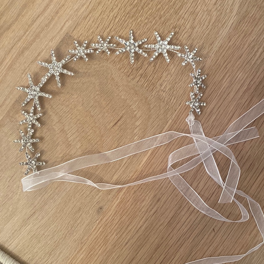 Bendable tie headband
